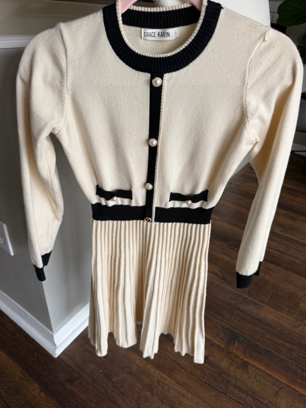 Grace Karin Cream and Black Knit Cardigan with Pearl Button